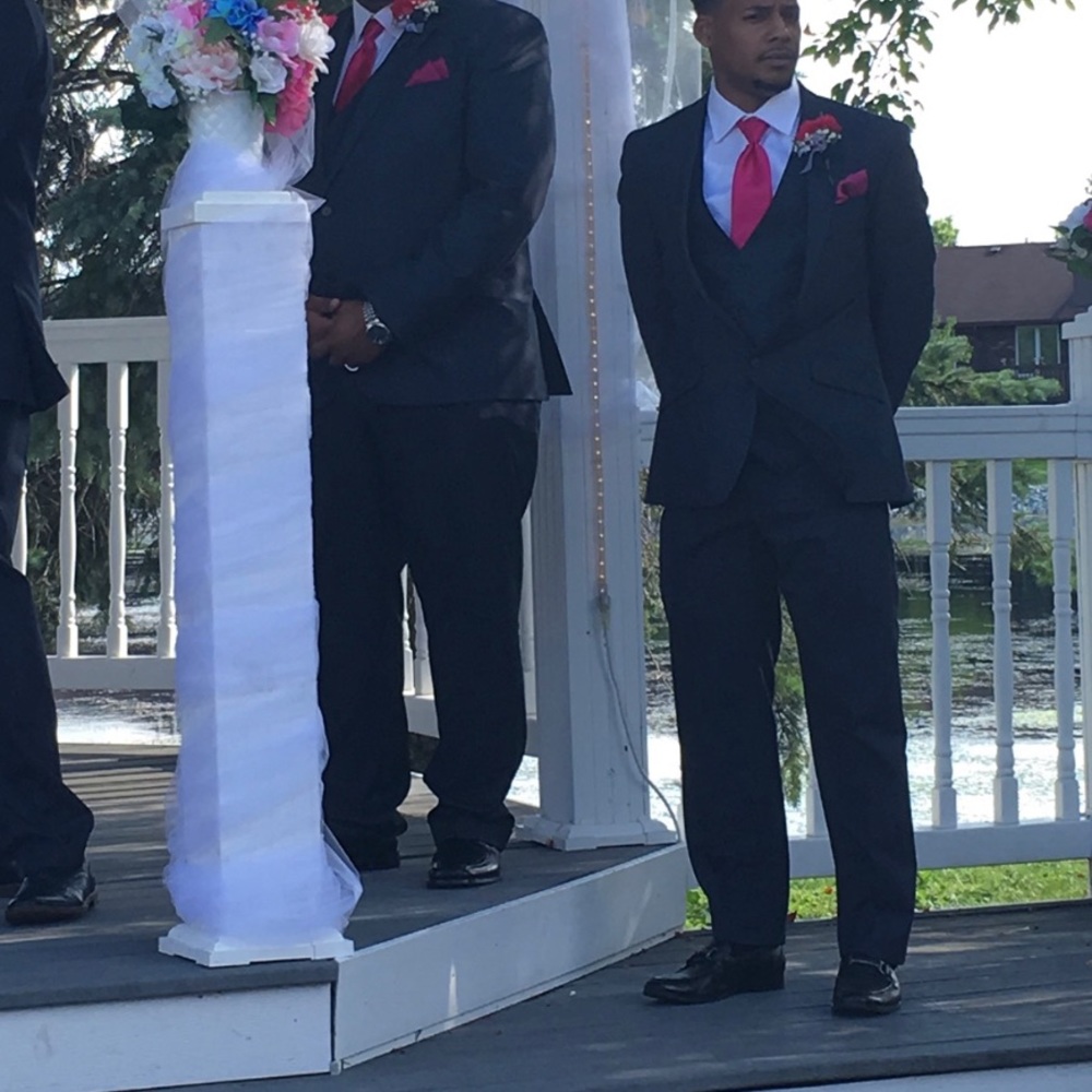 Kenneth Cole suit - Picture 5 of 5